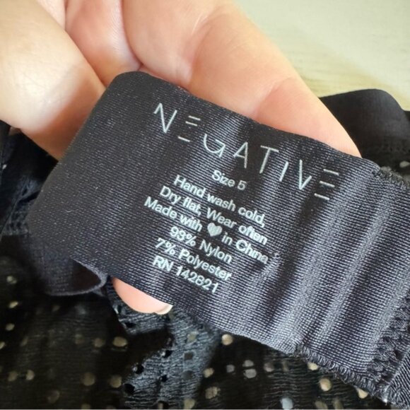 Negative | Eyelet Lace Wireless Bra - Picture 5 of 6